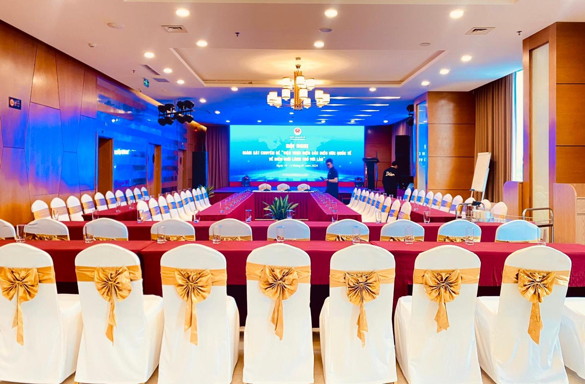 Muong Thanh Cua Dong Hotel Vinh Esterno foto