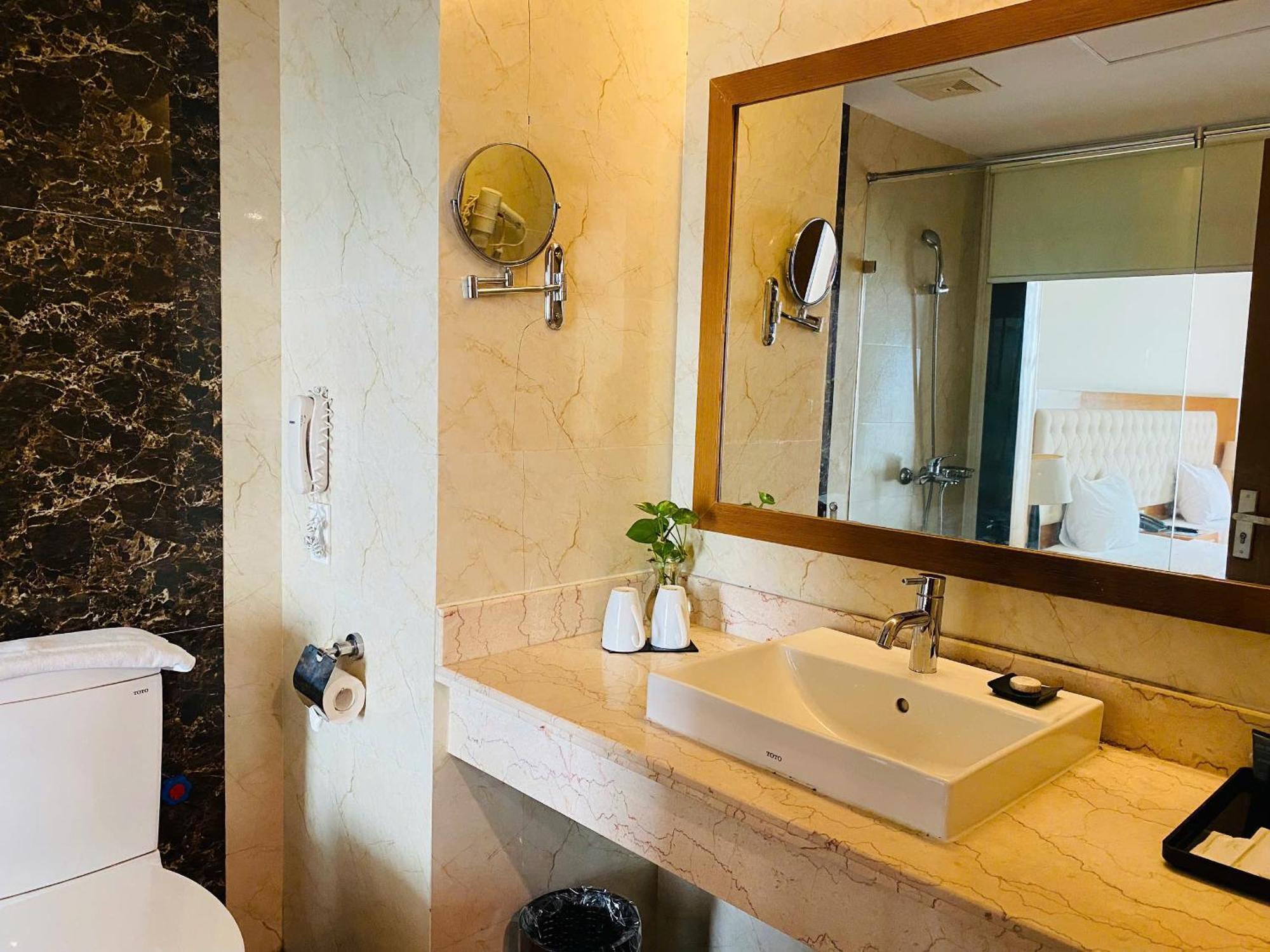 Muong Thanh Cua Dong Hotel Vinh Esterno foto